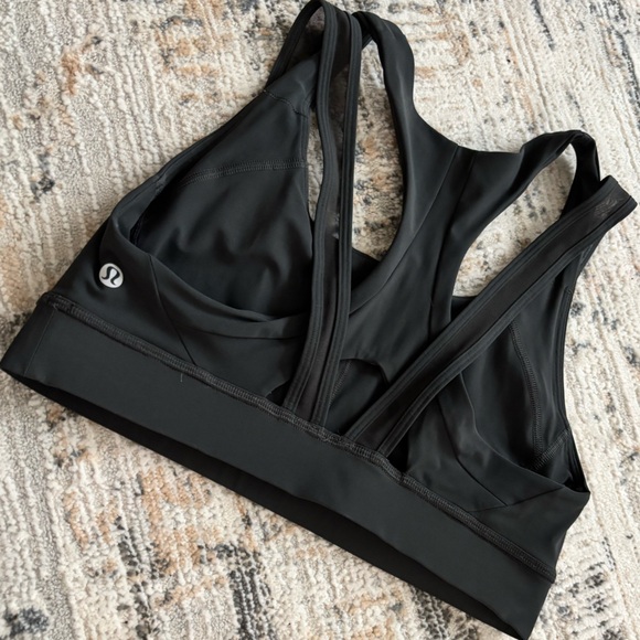 Lululemon Sports Bra with Mesh size 6 - Picture 1 of 4